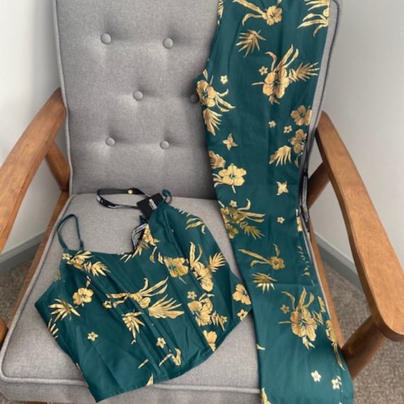 PrettyLittleThing Pants - Pretty little thing Corset and Trousers